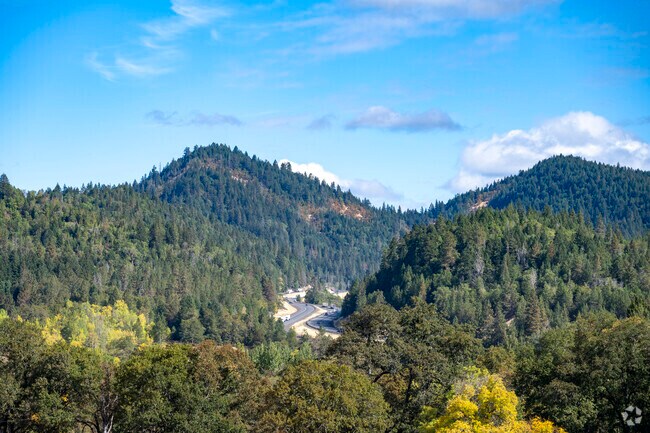 Sunny Valley is an amazing secluded neighborhood in the state of Oregon.