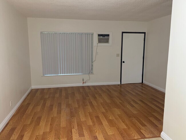 14714 Strathern St unit 1, Panorama City, CA 91402 - photo 7