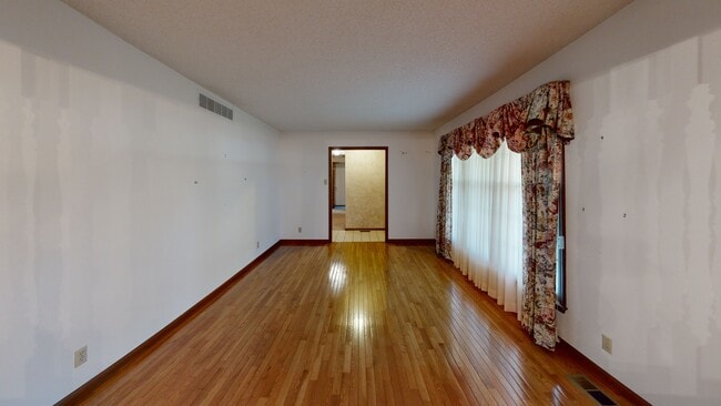 4340 SE Heathcliff Dr, Tecumseh, KS 66542 - photo 3