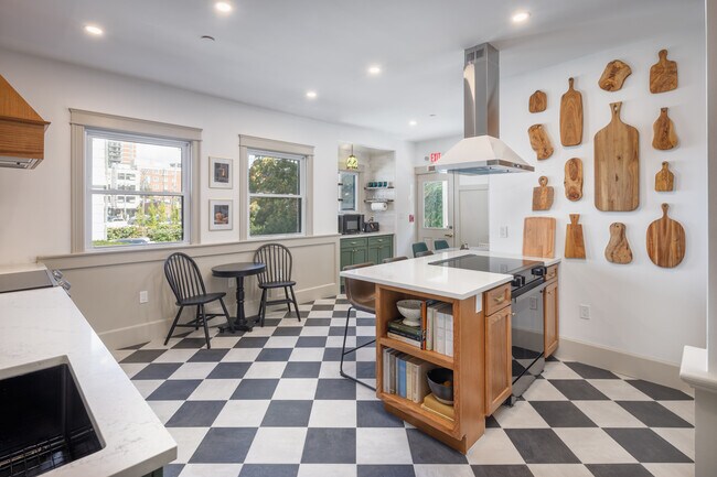 44 Winslow Rd unit 11, Brookline, MA 02446 - photo 2