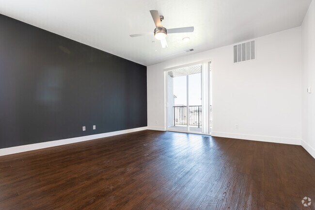 1BR, 1BA - 799SF - Living Room
