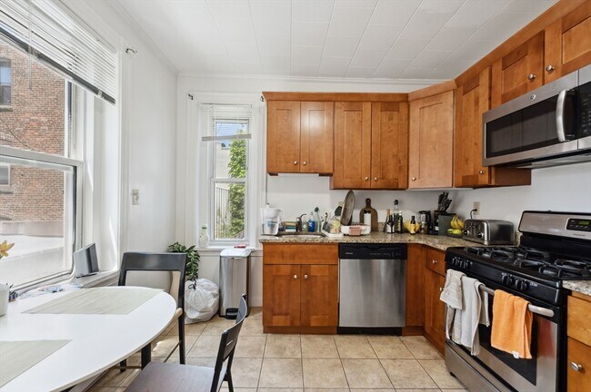 6 Foster St unit 5A, Boston, MA 02109 - photo 2