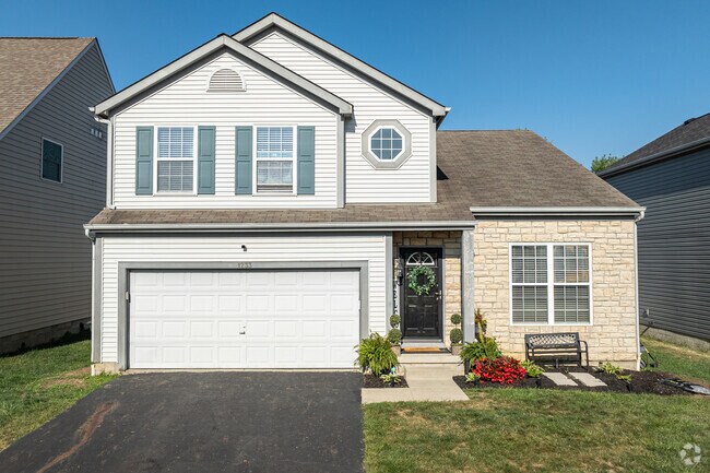 Experience the energy and vibrancy of city life right at your doorstep in East Broad.