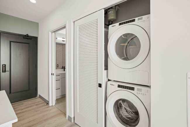 2150 N Elston Ave, Chicago, IL 60614 - photo 7