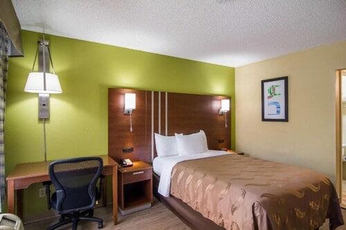 910 Suemac Rd unit Single Room, Jacksonville, FL 32254 - photo 2