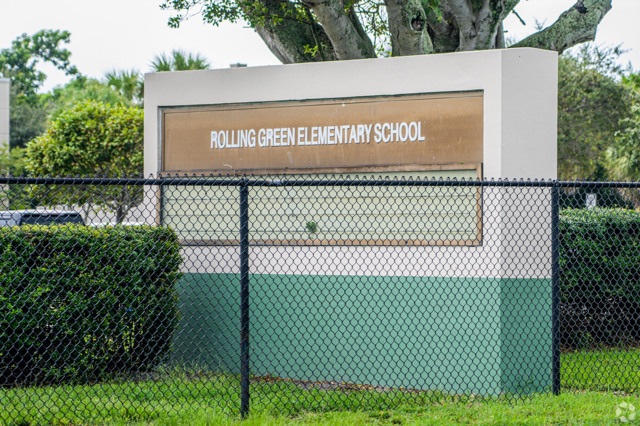 Signage is always helpful for everyone, and the Rolling Green Ridge is no exception.