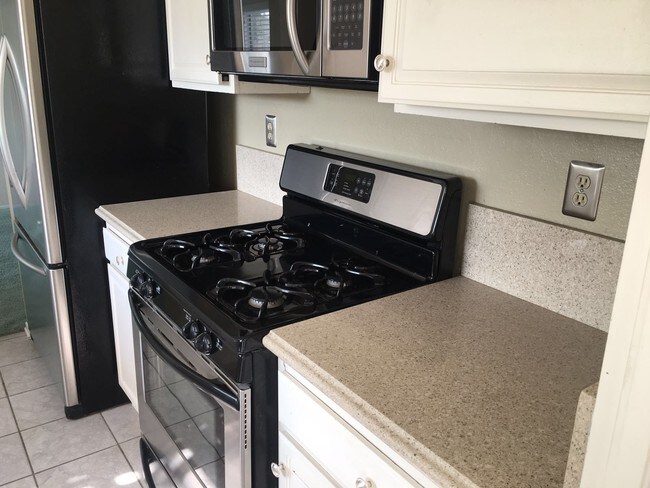 27808 Palmetto Ridge Dr, Valencia, CA 91354 - photo 7