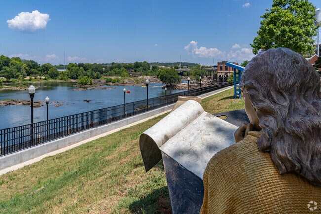 Residents of Columbus Tech-Bealwood have many hotspots around town at a few minutes' distance.