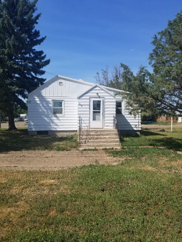 622 3rd Ave E, Culbertson, MT 59218 - photo 2