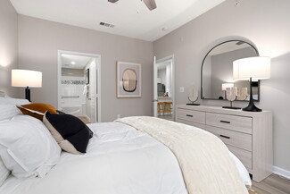 33 Lynn Batts Ln, San Antonio, TX 78218