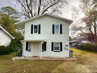 103 Henry St Unit B, Glennville, GA 30427
