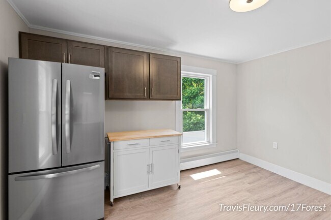 Eat-in Kitchen