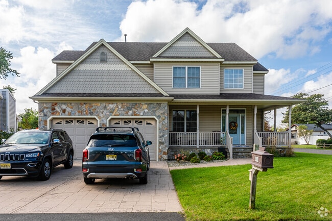 This modern home located on Barnegat Boulevard is well kept in Beachwood, NJ.