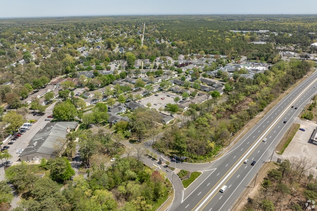 SilverWoods, Toms River, NJ 08757 - photo 4