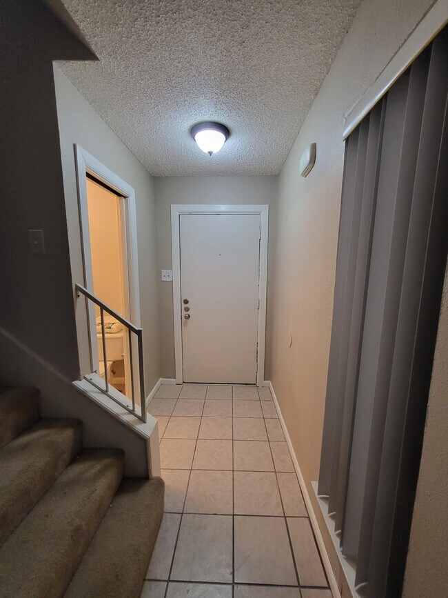 6702 Deatonhill Dr unit B, Austin, TX 78745 - photo 5