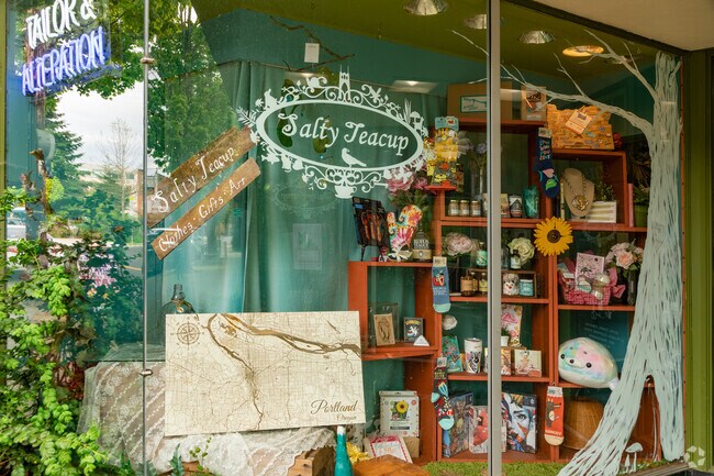 Salty Teacup engaging window display on N. Lombard St. in the Cathedral Park Neighborhood.