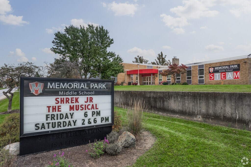 Memorial Park Middle School is a public school in Fort Wayne.