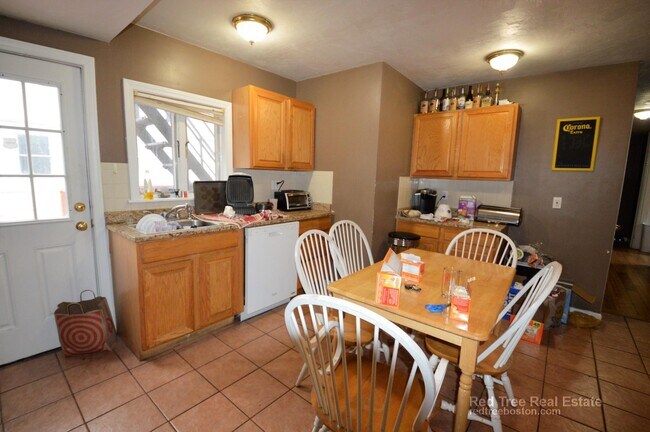 86 Linden St unit 1, Allston, MA 02134 - photo 3