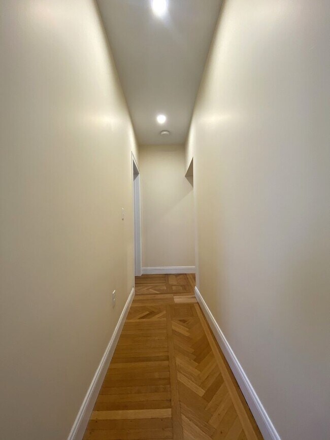 416 Pearl St unit 416 Pearl St 3, Burlington, VT 05401 - photo 3