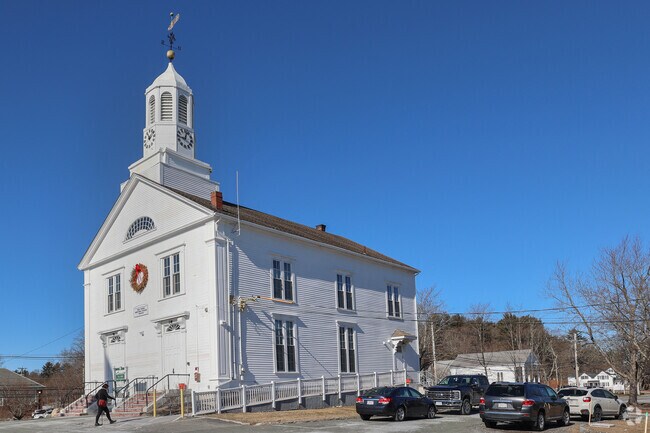 The Third Meetinghouse in North Reading conveniently sits in the town common.