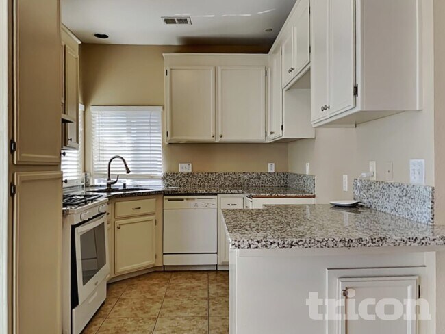 408 Falcon Dr, Woodland, CA 95695 - photo 5