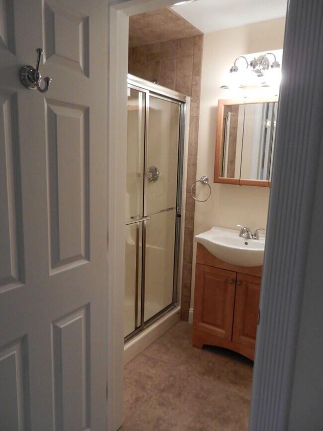 9 Frankwyn St unit 9 Frankwyn Street, East Longmeadow, MA 01028 - photo 5