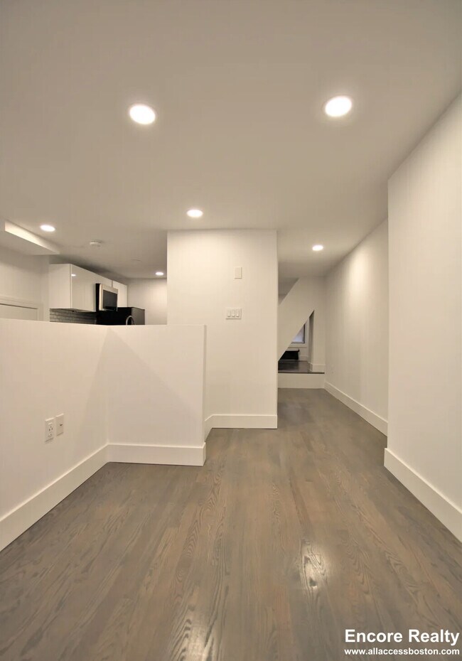 27 Phillips St unit 1, Boston, MA 02114 - photo 5