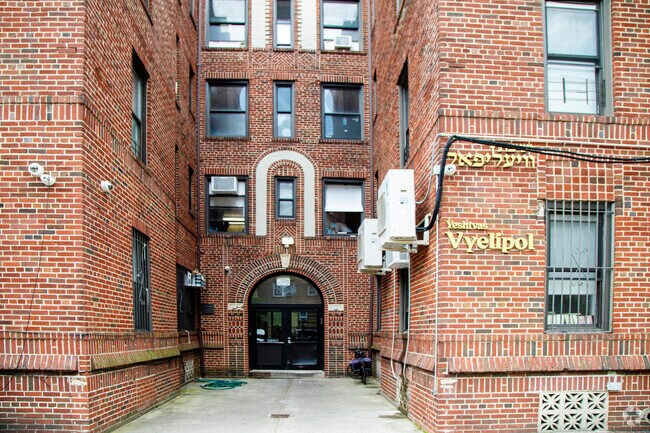 Yeshiva Vyelipol Private High School is located in Midwood, Brooklyn, NY.