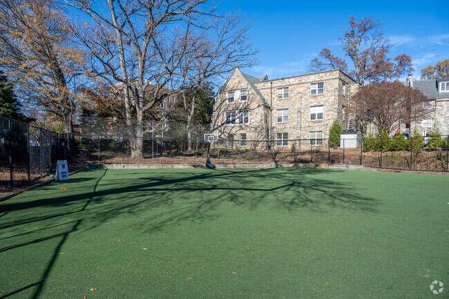 St. Albans School in Massachusetts Heights has an outdoor basketball court.