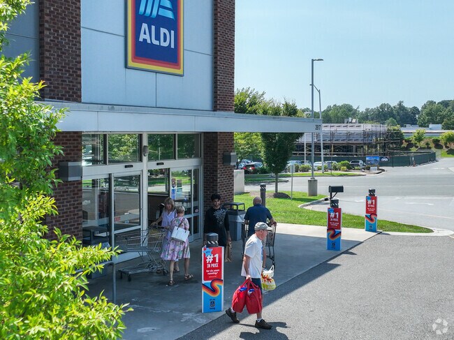 Many residents of Lakeside get their groceries at Aldi.