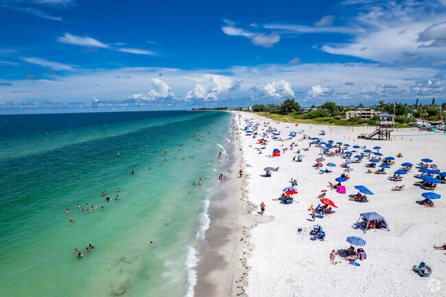 Manatee Beach Park is where you can enjoy the water, local cafe & tiki bar at Holmes Beach.