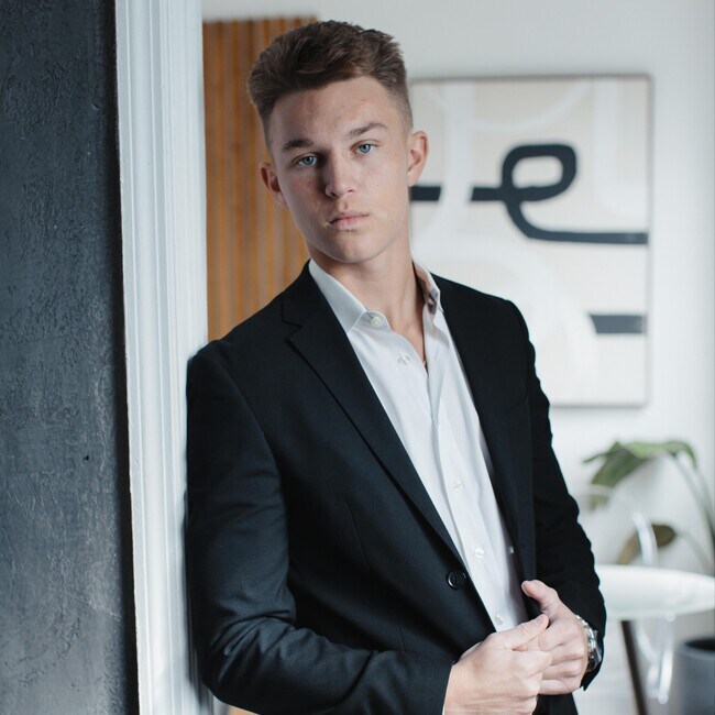 Agent Photo