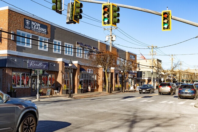 Downtown Bay Shore offers many great restaurants and bars.