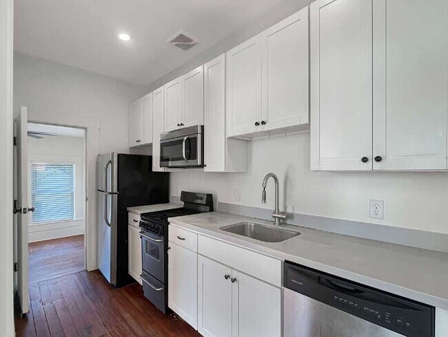 1313 Whitaker St unit C, Savannah, GA 31401 - photo 7