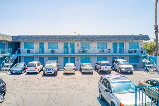 Fremont Palms Apartments, Las Vegas, NV 89104 - photo 2