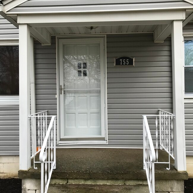 755 Bertha Ave, Akron, OH 44306 - photo 2