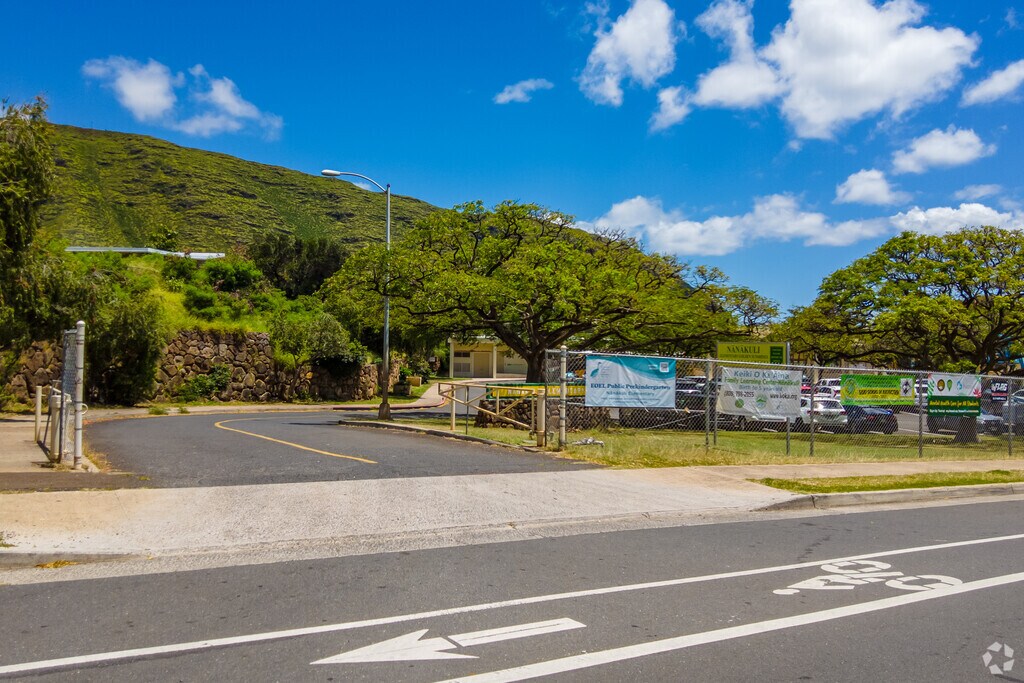 Nanakuli Elementary School serves students from pre-K through 6th grade.