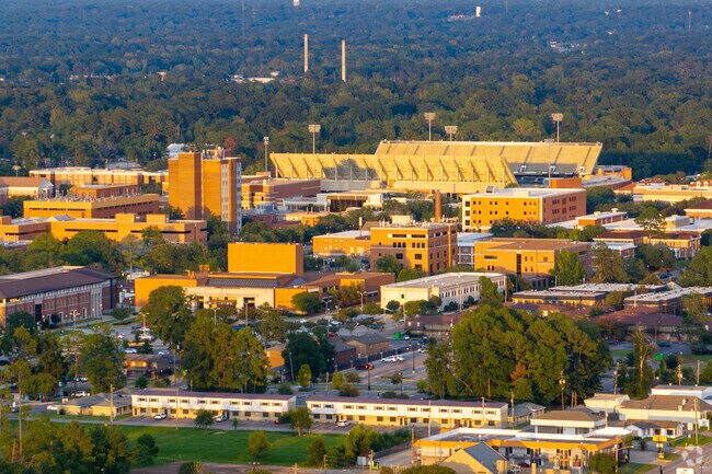 The University of Southern Mississippi is conveniently located by The Heights-Avenues.