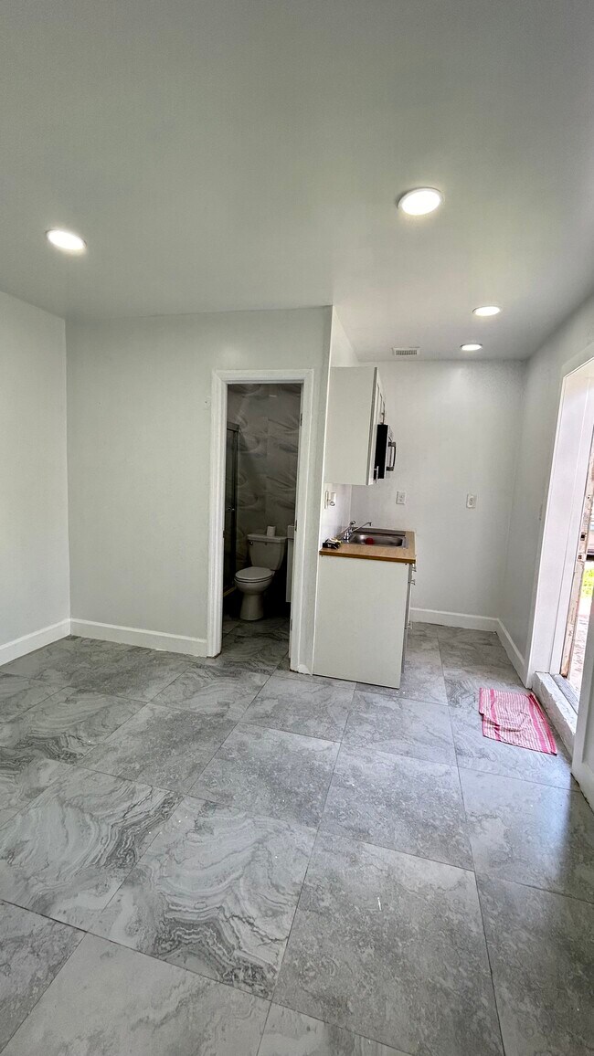 751 81st St Unit 2, Miami Beach, FL 33141