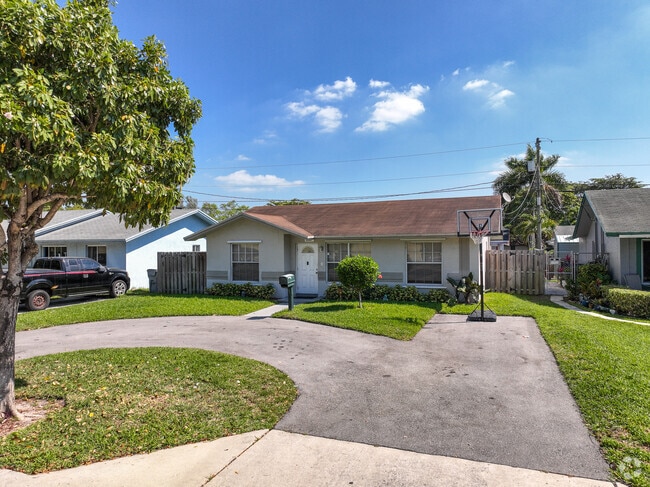 Traditional single-family home in Blanche Ely.
