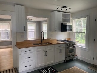 12 Lowell St, Windsor, VT 05089