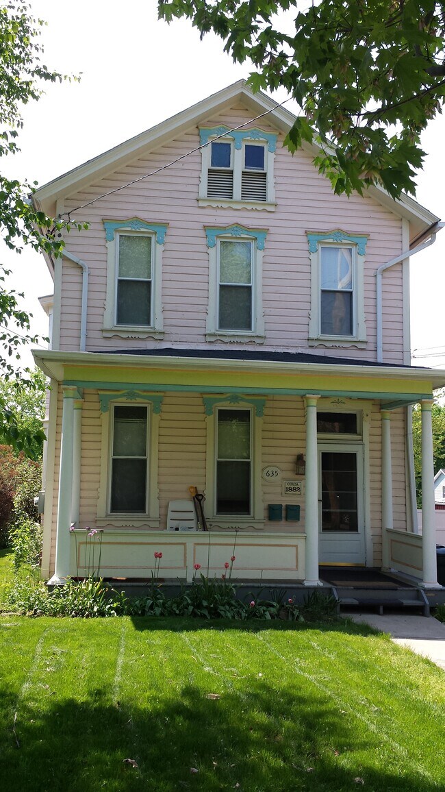 635 5th St Unit 1, Oakmont, PA 15139