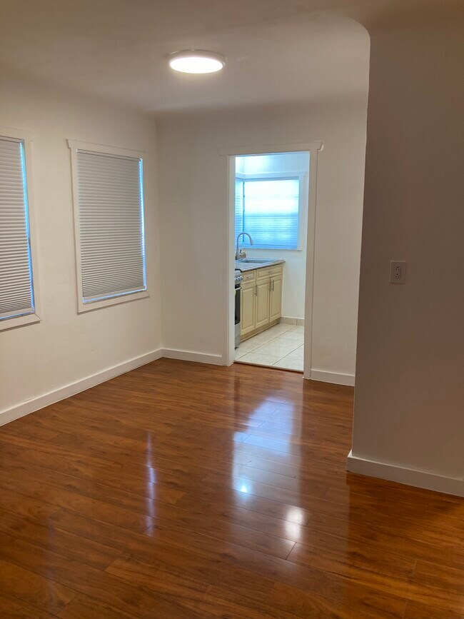 2101 Bay Dr unit 3, Miami Beach, FL 33141 - photo 3