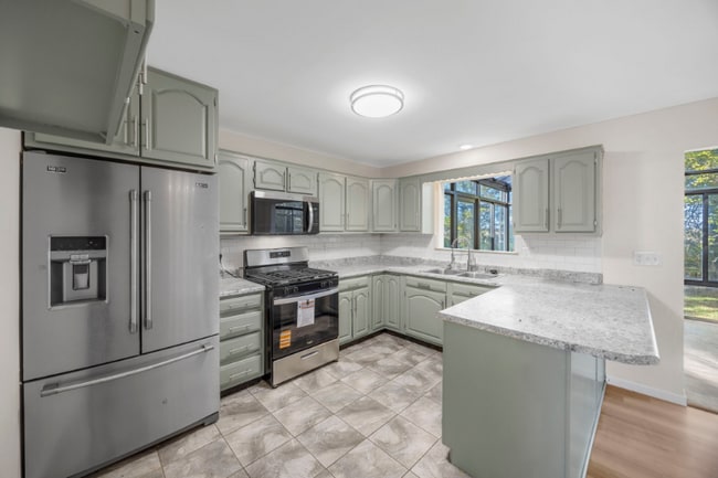 1755 Fountainbleu Dr, Worden, IL 62097 - photo 3