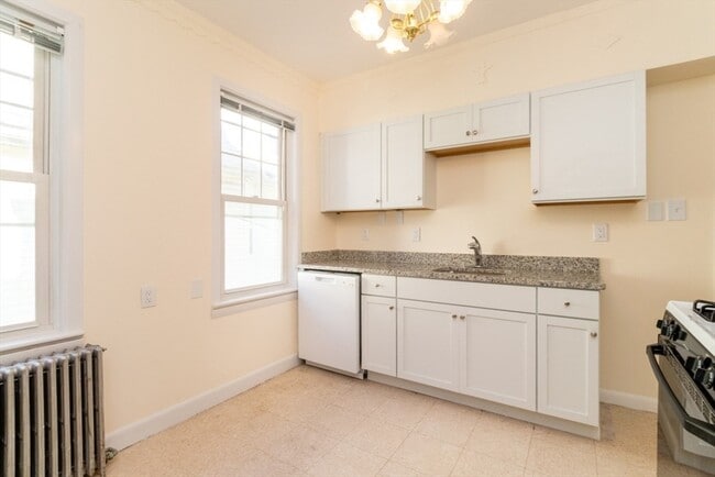 8 Hastings St unit 2, West Roxbury, MA 02132 - photo 3
