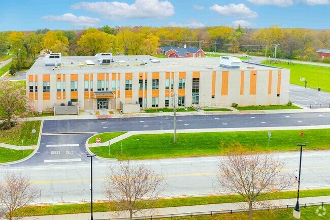 Brookwood Middle School is a public school in Glenwood, IL.