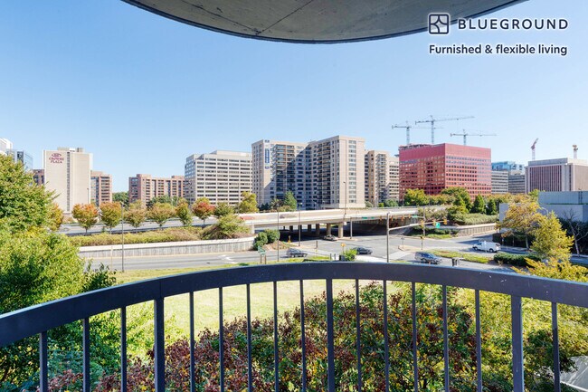 1425 S Eads St unit FL5-ID602, Arlington, VA 22202 - photo 6