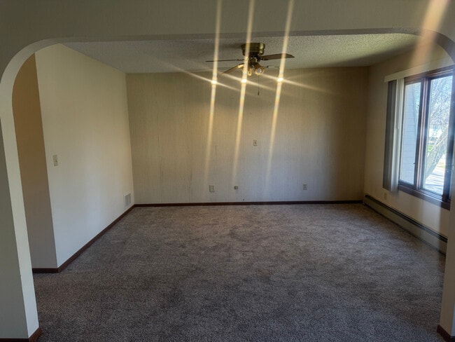 480 12th Ave SW unit 5, Le Mars, IA 51031 - photo 5