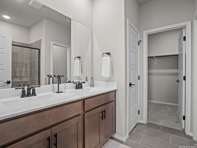 3453 Meteor Night, Converse, TX 78109 - photo 2