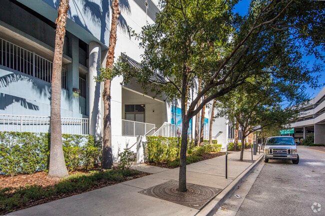 401 S 12th St Tampa, FL 33602-5602